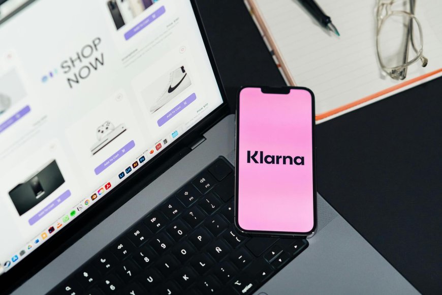 L’intelligenza artificiale si arrende di fronte a quella umana: Klarna cambia rotta e torna ad assumere.