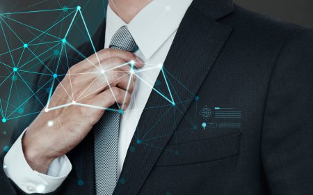 Il cybercrimine ha messo la cravatta: quando l'AI trasforma gli hacker in manager