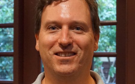 John Carreyrou guida la rivolta degli autori contro i giganti dell'intelligenza artificiale