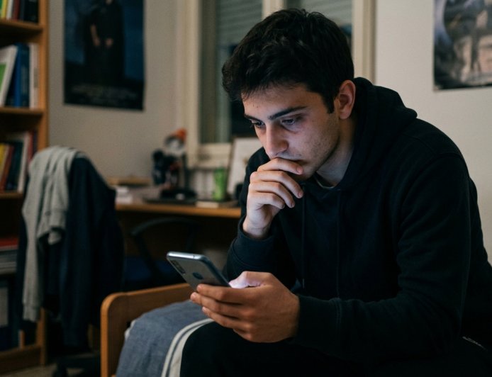 Se la terapia diventa un lusso, la solitudine parla con un algoritmo